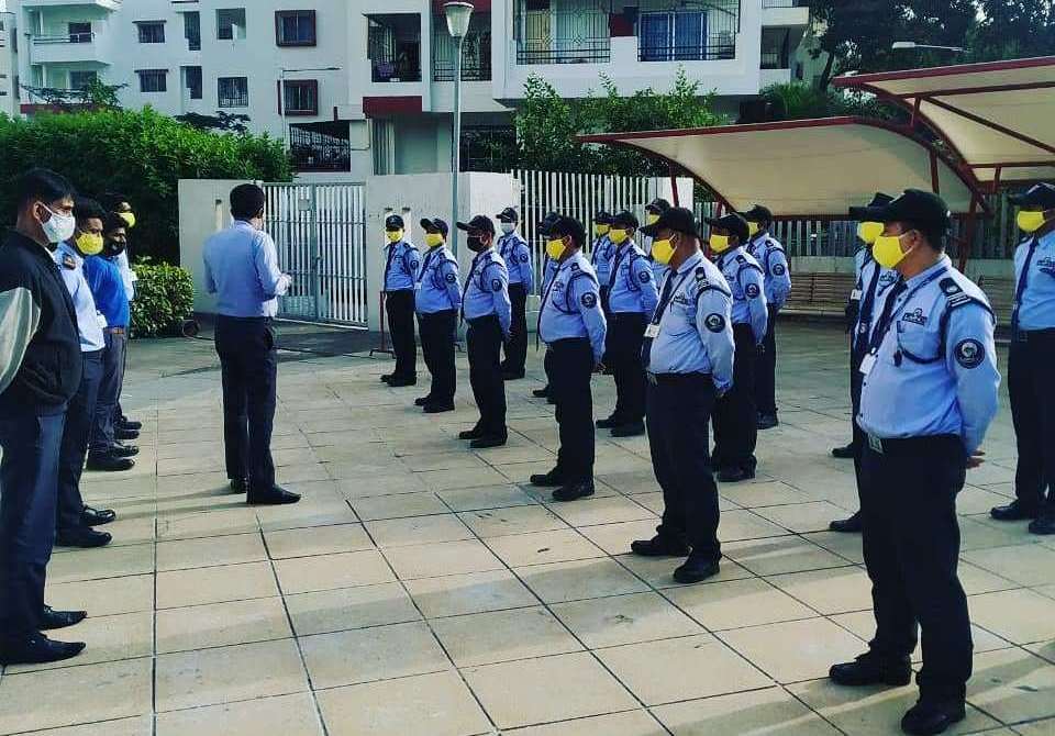 Security guard team briefing